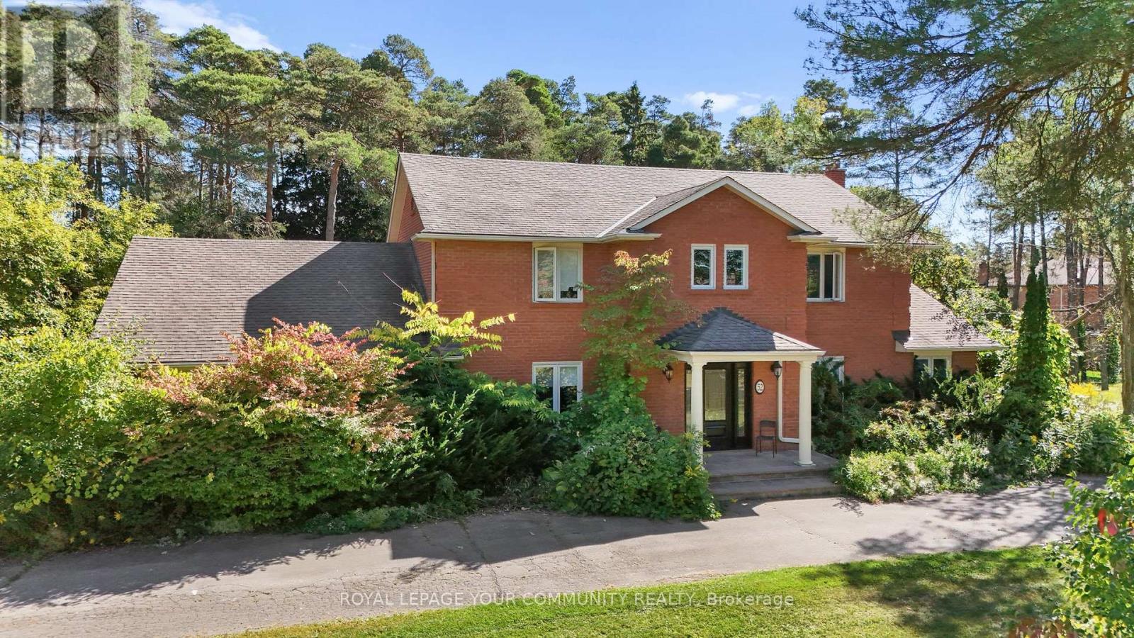 52 Beaufort Hills Road, Richmond Hill, Ontario  L4E 2N1 - Photo 2 - N12432903