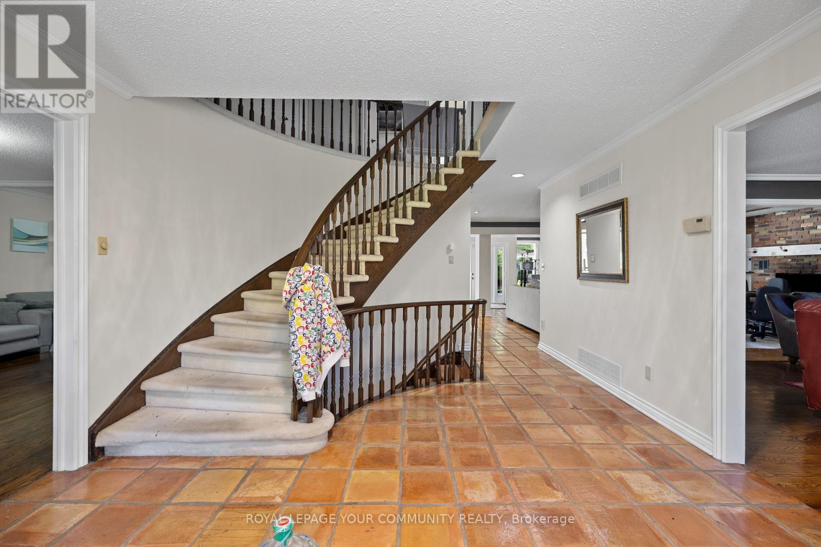 52 Beaufort Hills Road, Richmond Hill, Ontario  L4E 2N1 - Photo 6 - N12432903