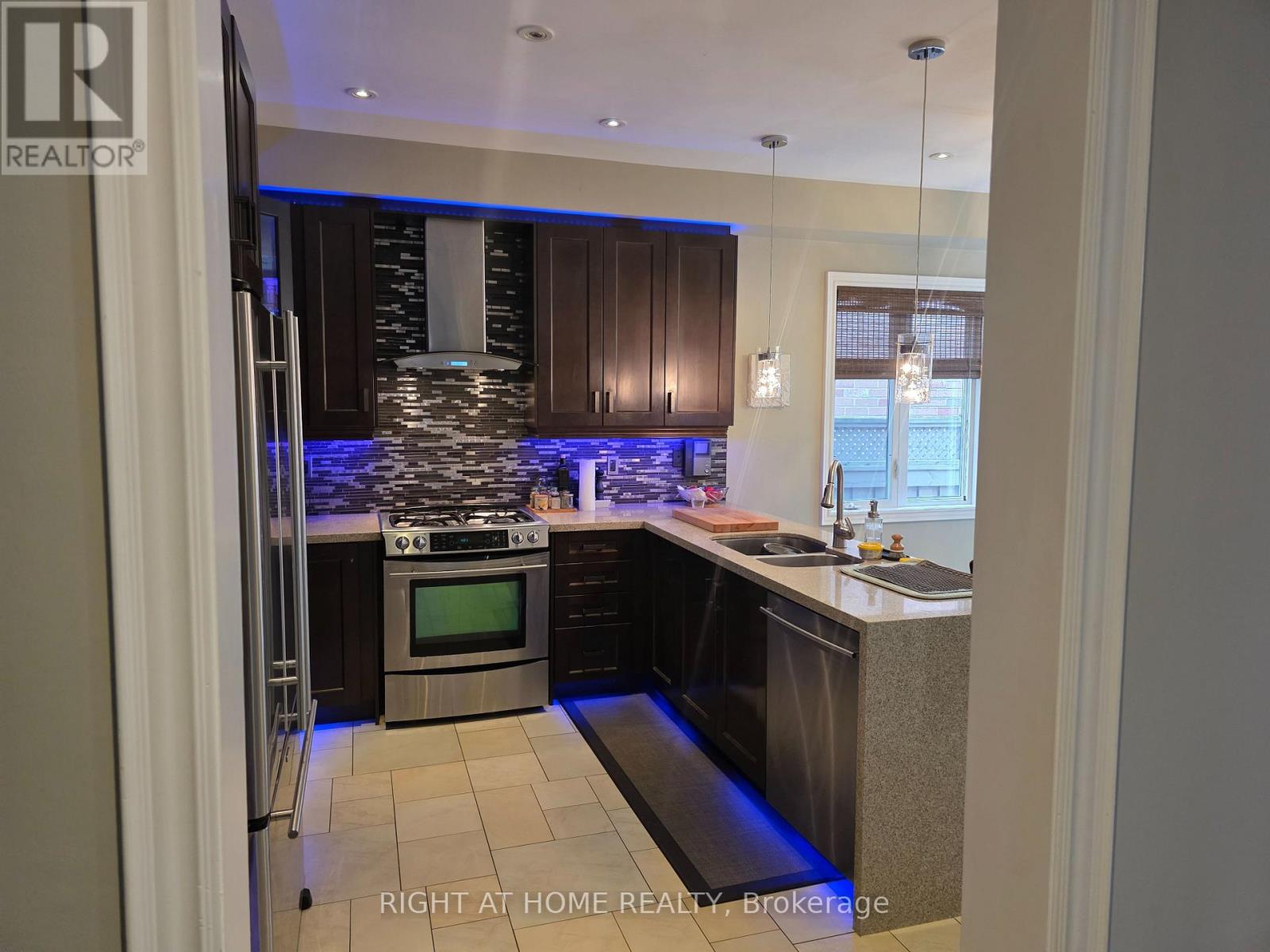 56 Stark Crescent, Vaughan, Ontario  L4H 0J4 - Photo 5 - N12432916