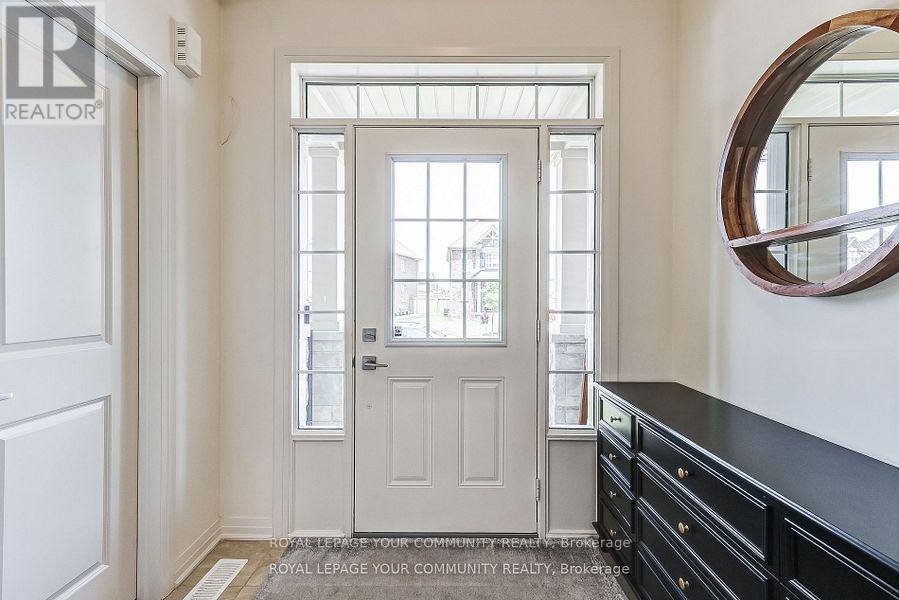 136 Casserley Crescent, New Tecumseth, Ontario  L0G 1W0 - Photo 4 - N12433004