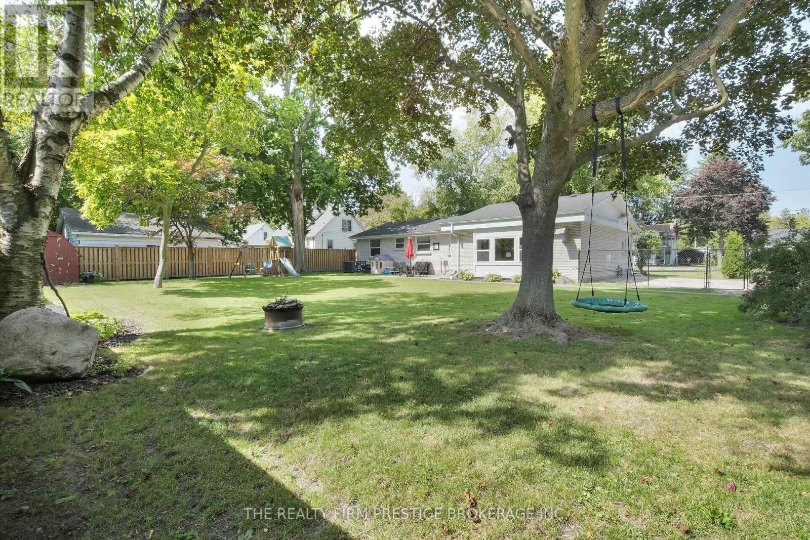 204 Main Street, West Elgin, Ontario  N0L 2P0 - Photo 27 - X12432989