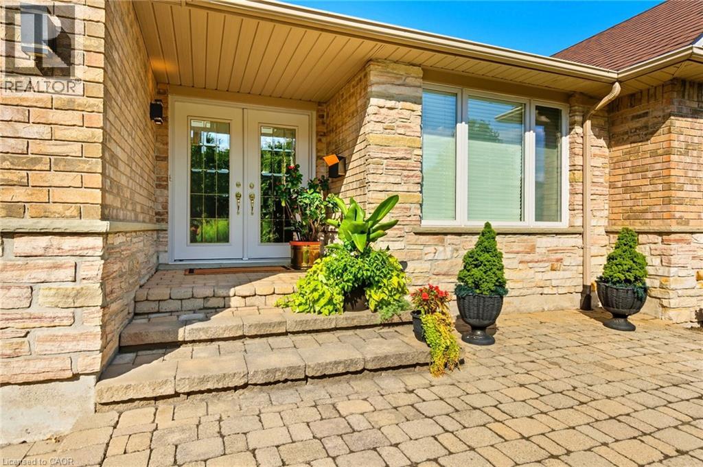 1104 Crofton Way, Burlington, Ontario  L7P 4W8 - Photo 2 - 40774497