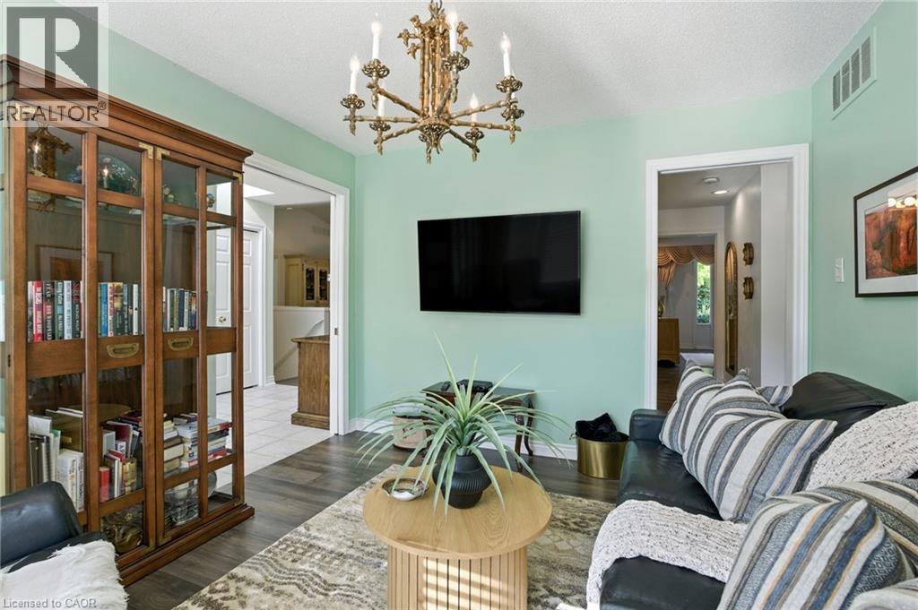 1104 Crofton Way, Burlington, Ontario  L7P 4W8 - Photo 7 - 40774497