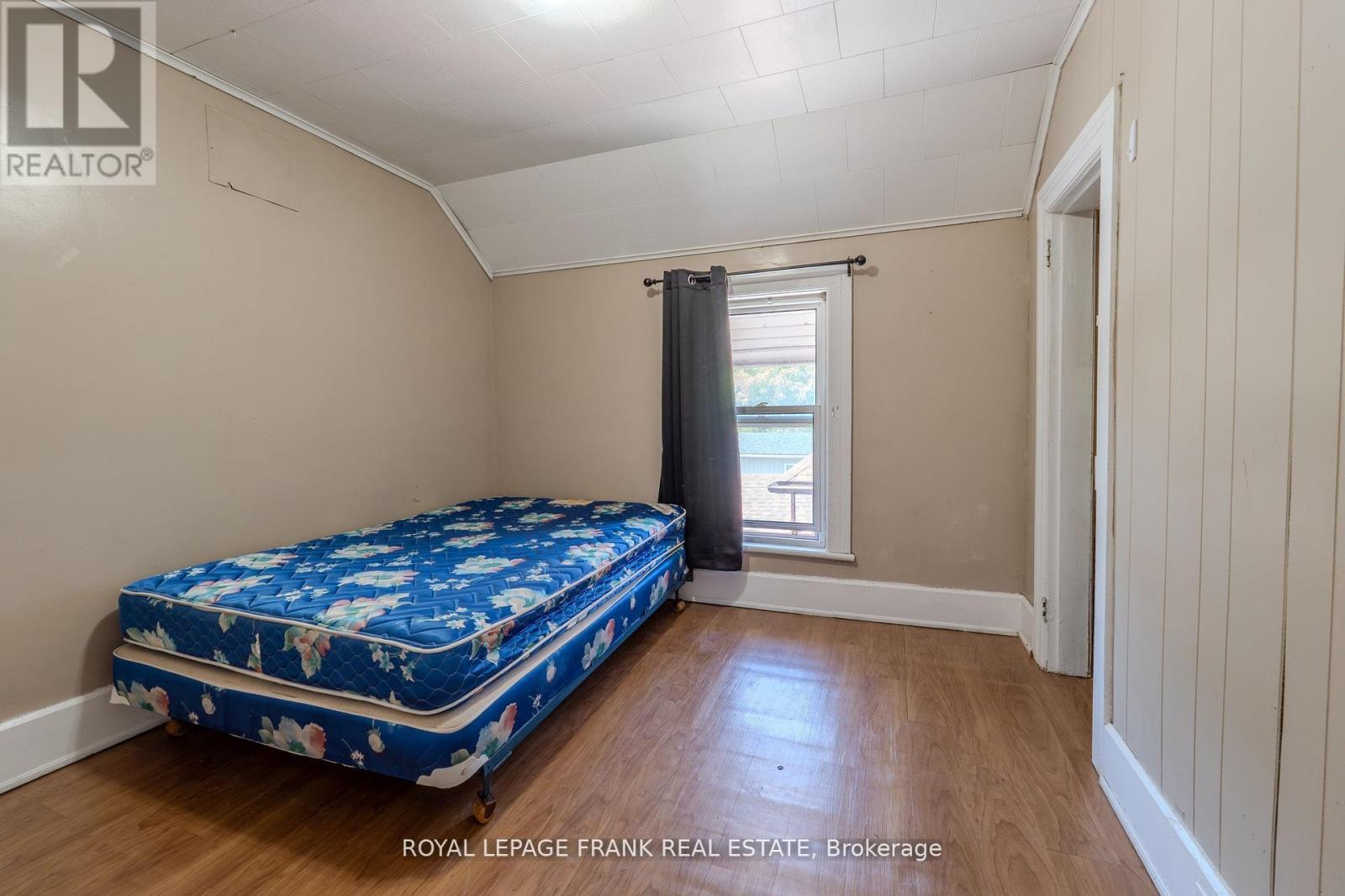 87 Durham Street W, Kawartha Lakes, Ontario  K9V 2P8 - Photo 13 - X12433049