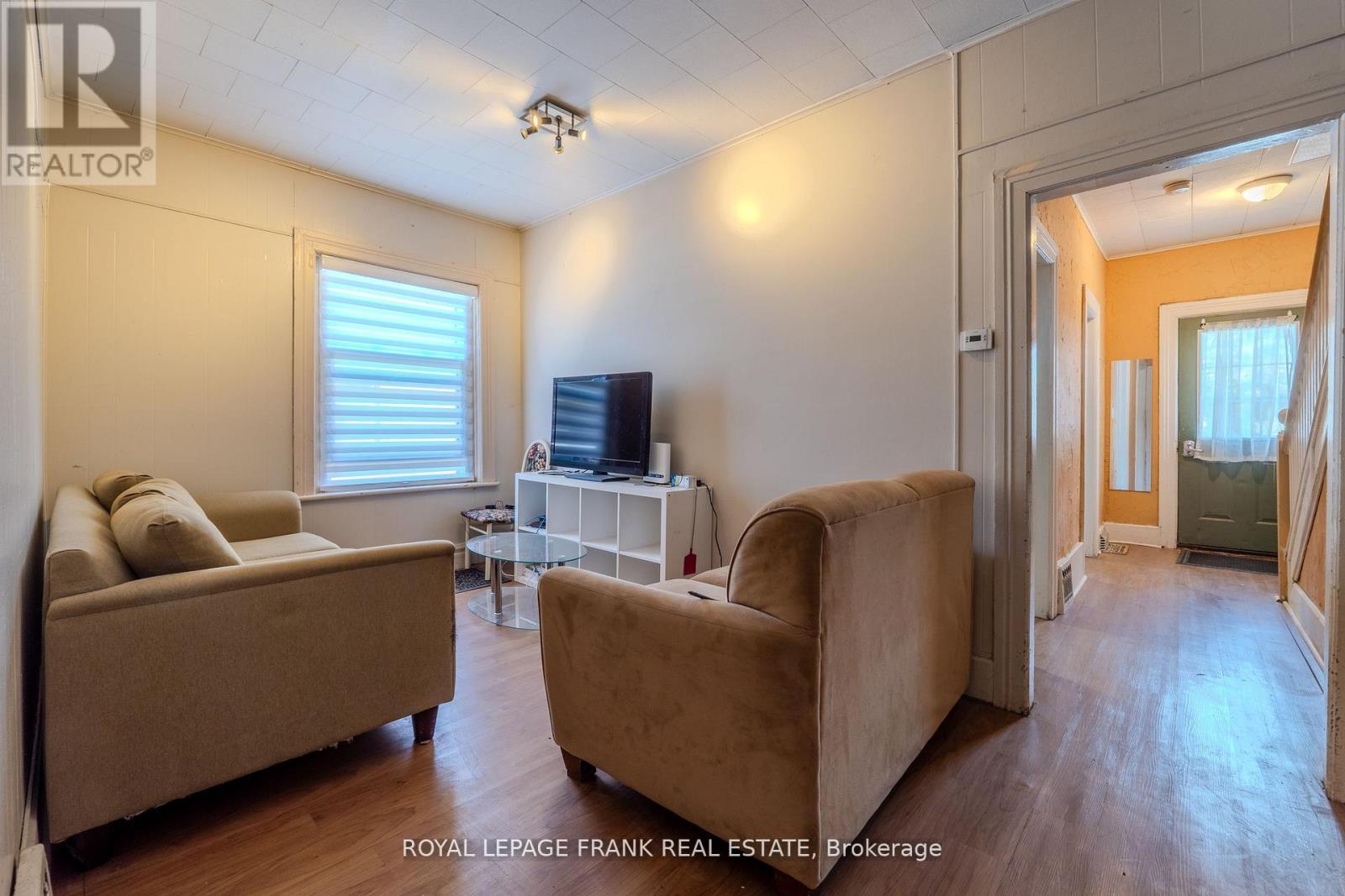 87 Durham Street W, Kawartha Lakes, Ontario  K9V 2P8 - Photo 6 - X12433049