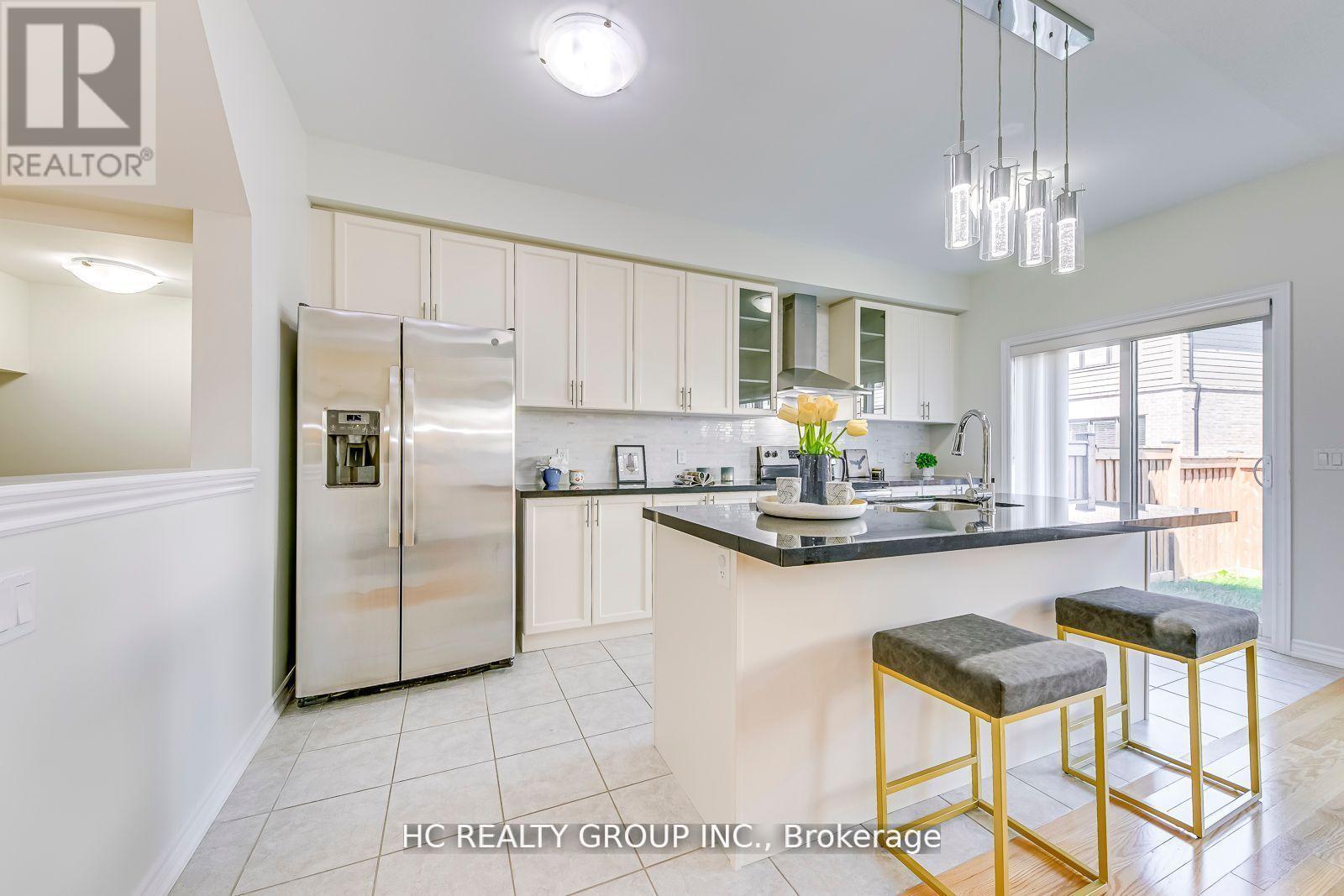 385 Athabasca Common, Oakville, Ontario  L6H 0R5 - Photo 10 - W12432888