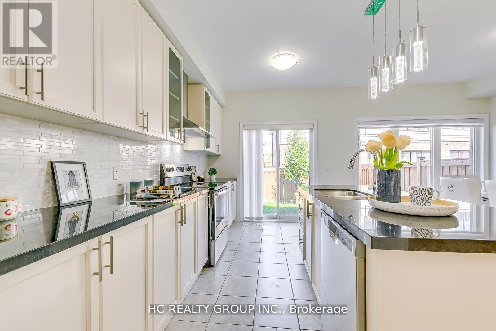 385 Athabasca Common, Oakville, Ontario  L6H 0R5 - Photo 12 - W12432888