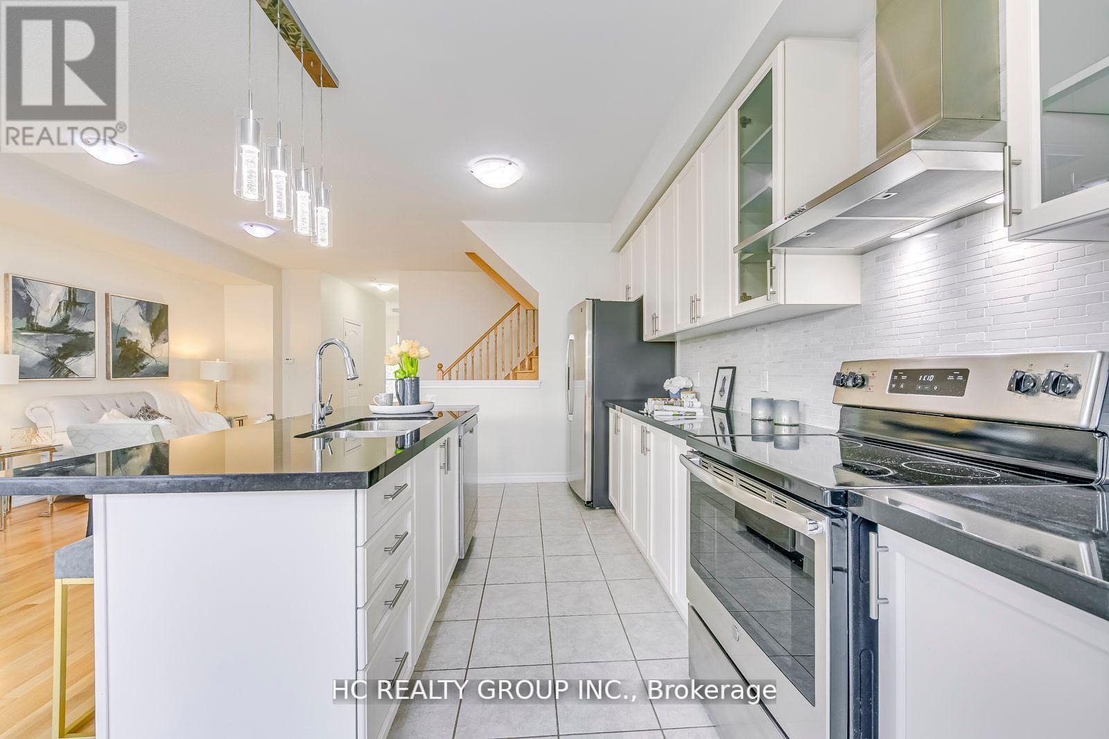 385 Athabasca Common, Oakville, Ontario  L6H 0R5 - Photo 14 - W12432888