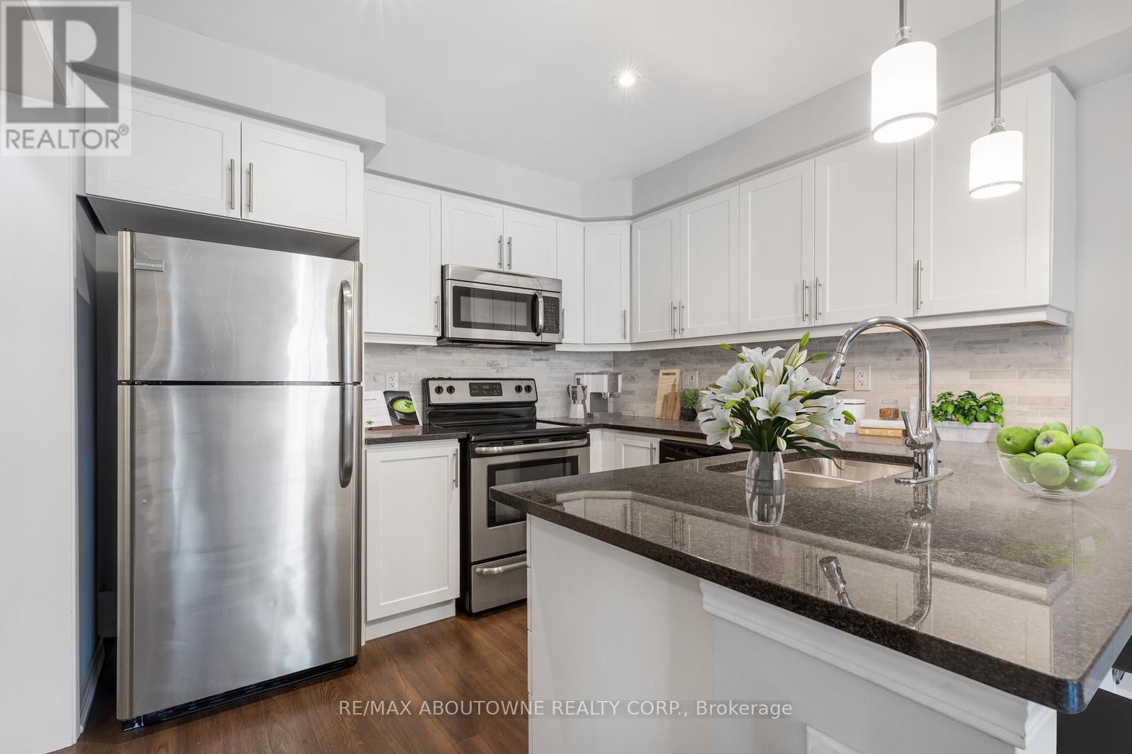 298 Jemima Drive, Oakville, Ontario  L6M 0V6 - Photo 10 - W12432906