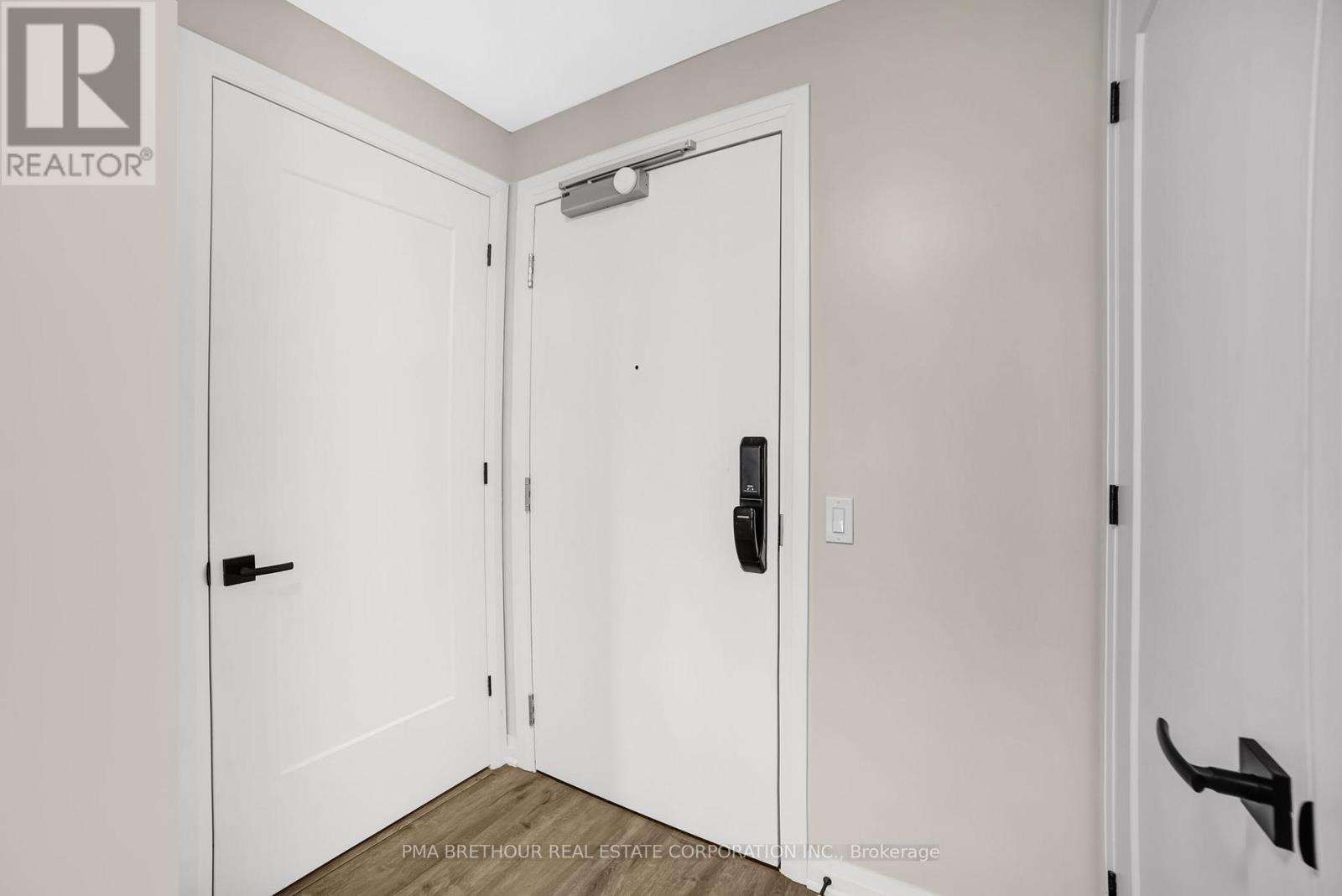 101 - 50 Kaitting Trail, Oakville, Ontario  L6M 5N3 - Photo 10 - W12432942