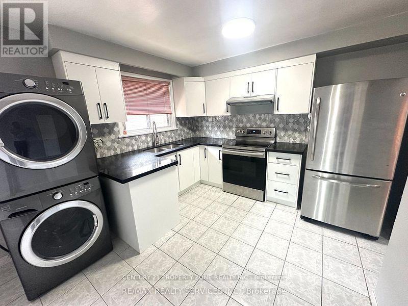 Upper - 7600 Middleshire Drive, Mississauga, Ontario  L4T 3S2 - Photo 2 - W12432944