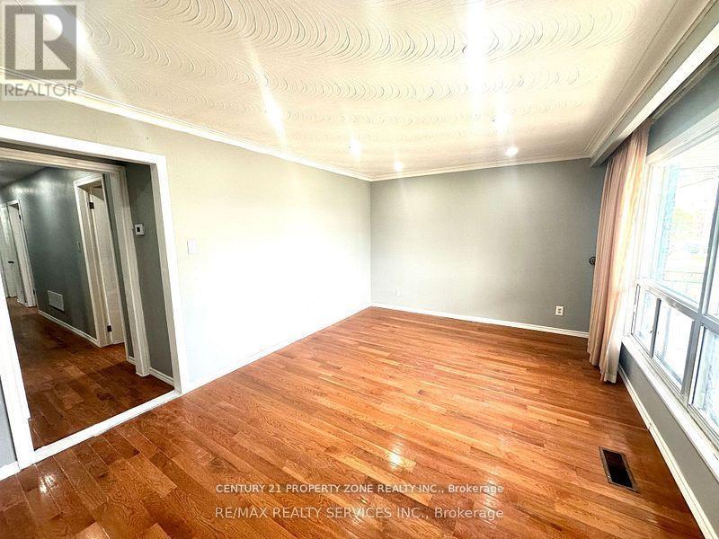 Upper - 7600 Middleshire Drive, Mississauga, Ontario  L4T 3S2 - Photo 3 - W12432944