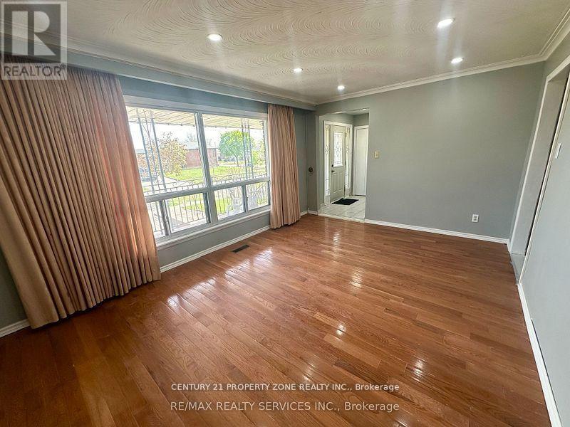 Upper - 7600 Middleshire Drive, Mississauga, Ontario  L4T 3S2 - Photo 8 - W12432944