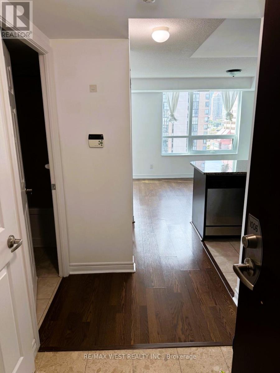 1006 - 208 Enfield Place, Mississauga, Ontario  L5B 0G8 - Photo 11 - W12432968