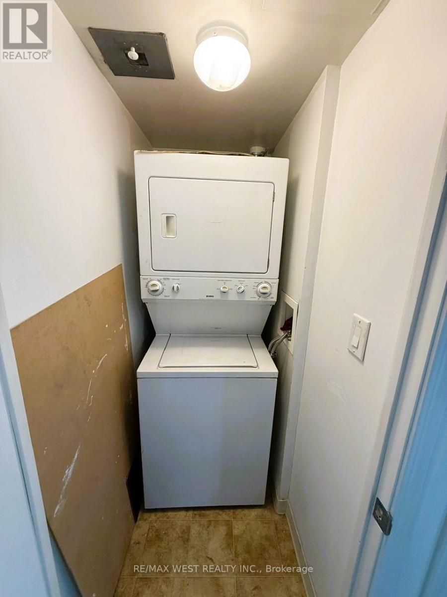 1006 - 208 Enfield Place, Mississauga, Ontario  L5B 0G8 - Photo 12 - W12432968