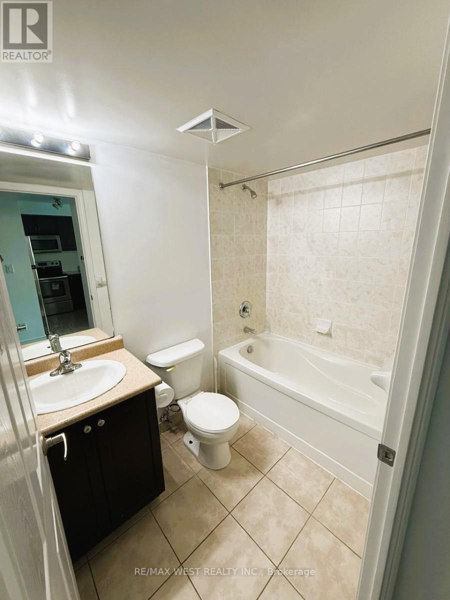 1006 - 208 Enfield Place, Mississauga, Ontario  L5B 0G8 - Photo 16 - W12432968