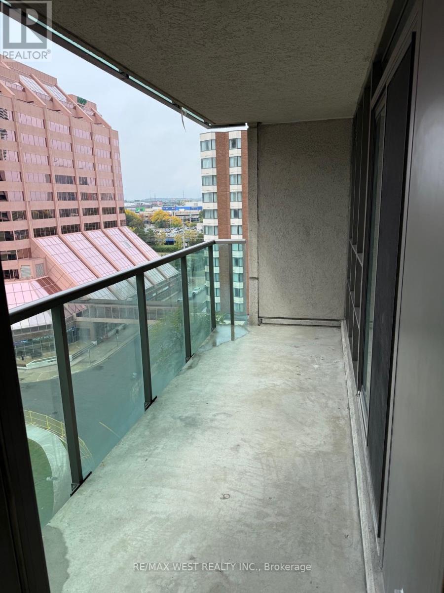 1006 - 208 Enfield Place, Mississauga, Ontario  L5B 0G8 - Photo 18 - W12432968