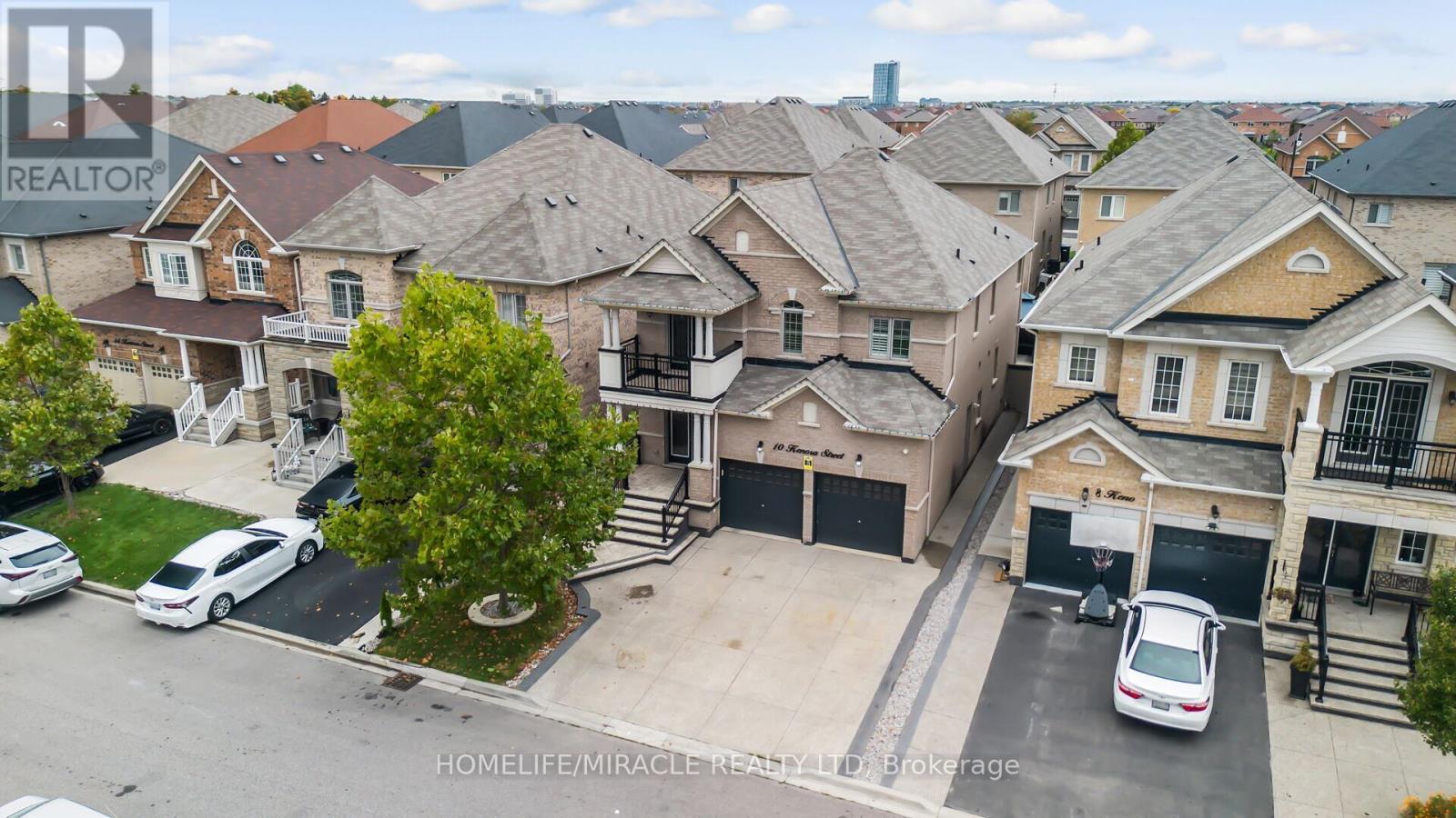 10 Kenora Street, Brampton, Ontario  L6X 5N8 - Photo 2 - W12432974