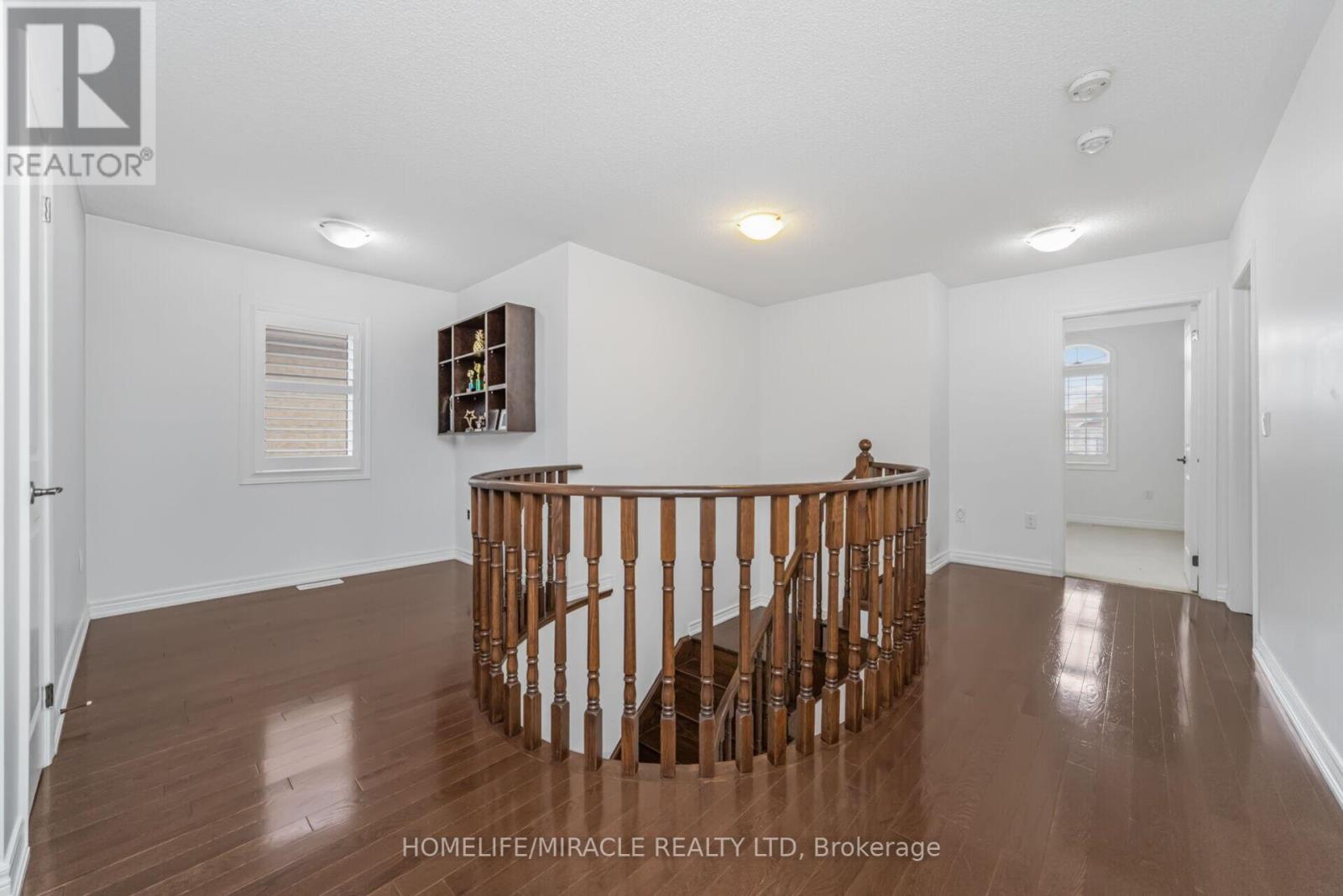 10 Kenora Street, Brampton, Ontario  L6X 5N8 - Photo 20 - W12432974