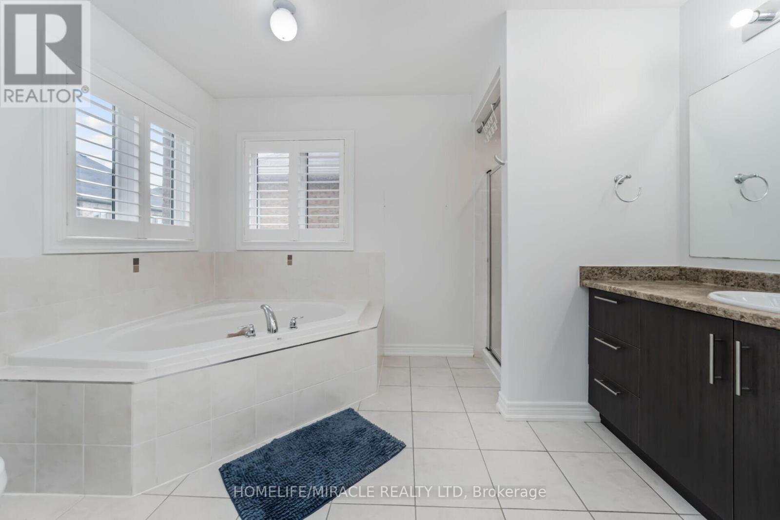 10 Kenora Street, Brampton, Ontario  L6X 5N8 - Photo 24 - W12432974
