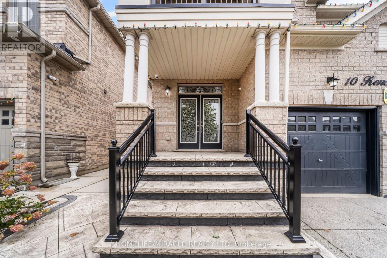 10 Kenora Street, Brampton, Ontario  L6X 5N8 - Photo 5 - W12432974