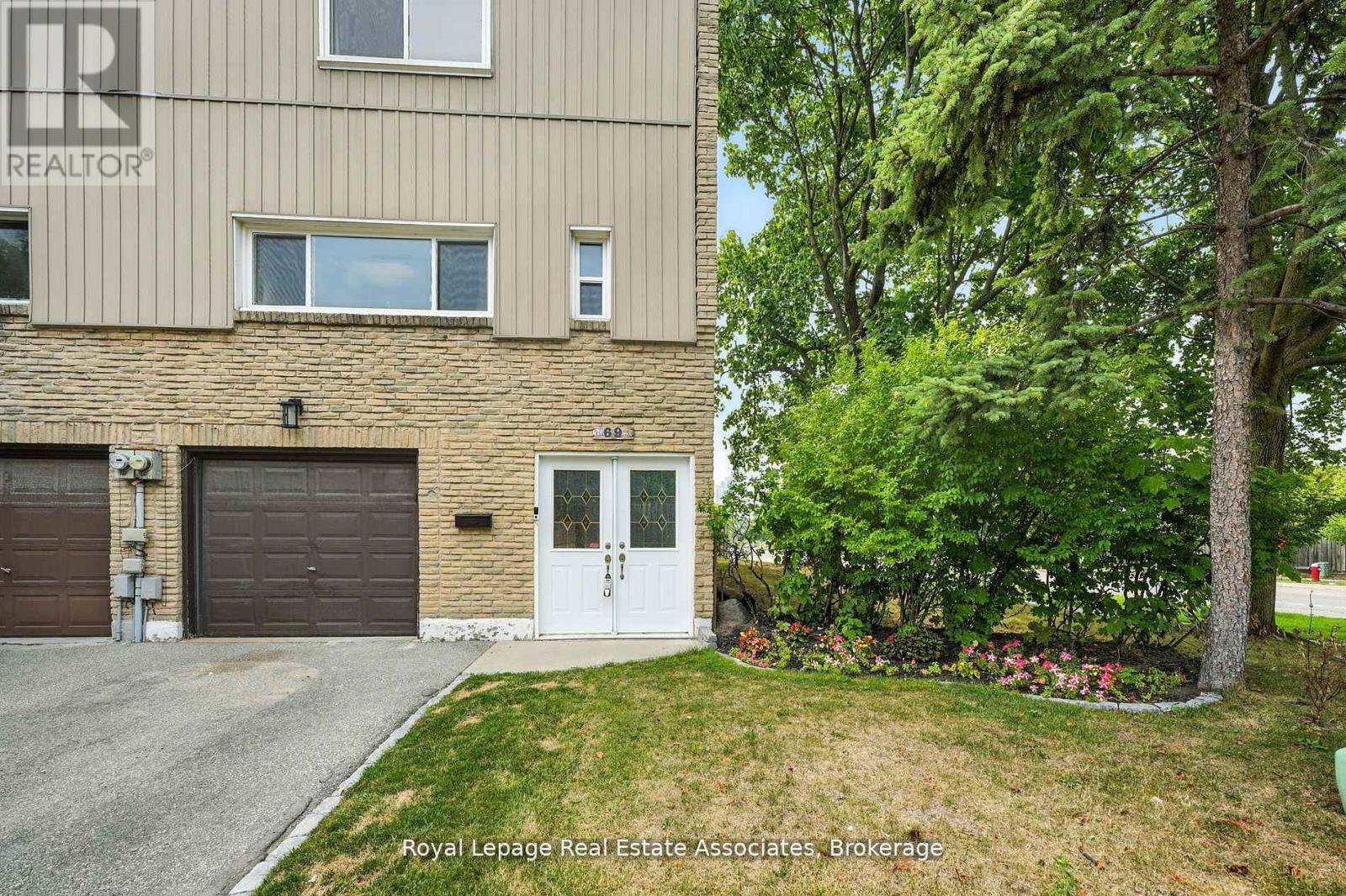 69 - 400 Bloor Street, Mississauga (Mississauga Valleys), Ontario  L5A 3M8 - Photo 1 - W12432983