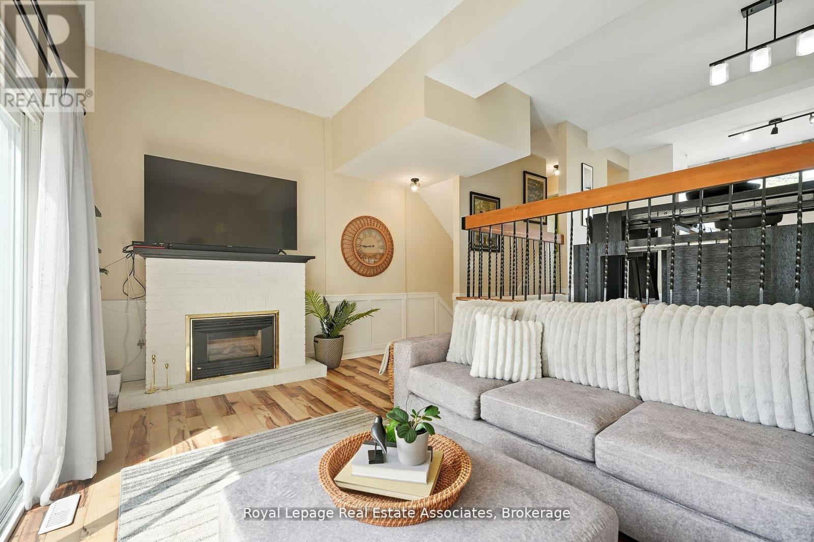 69 - 400 Bloor Street, Mississauga (Mississauga Valleys), Ontario  L5A 3M8 - Photo 4 - W12432983