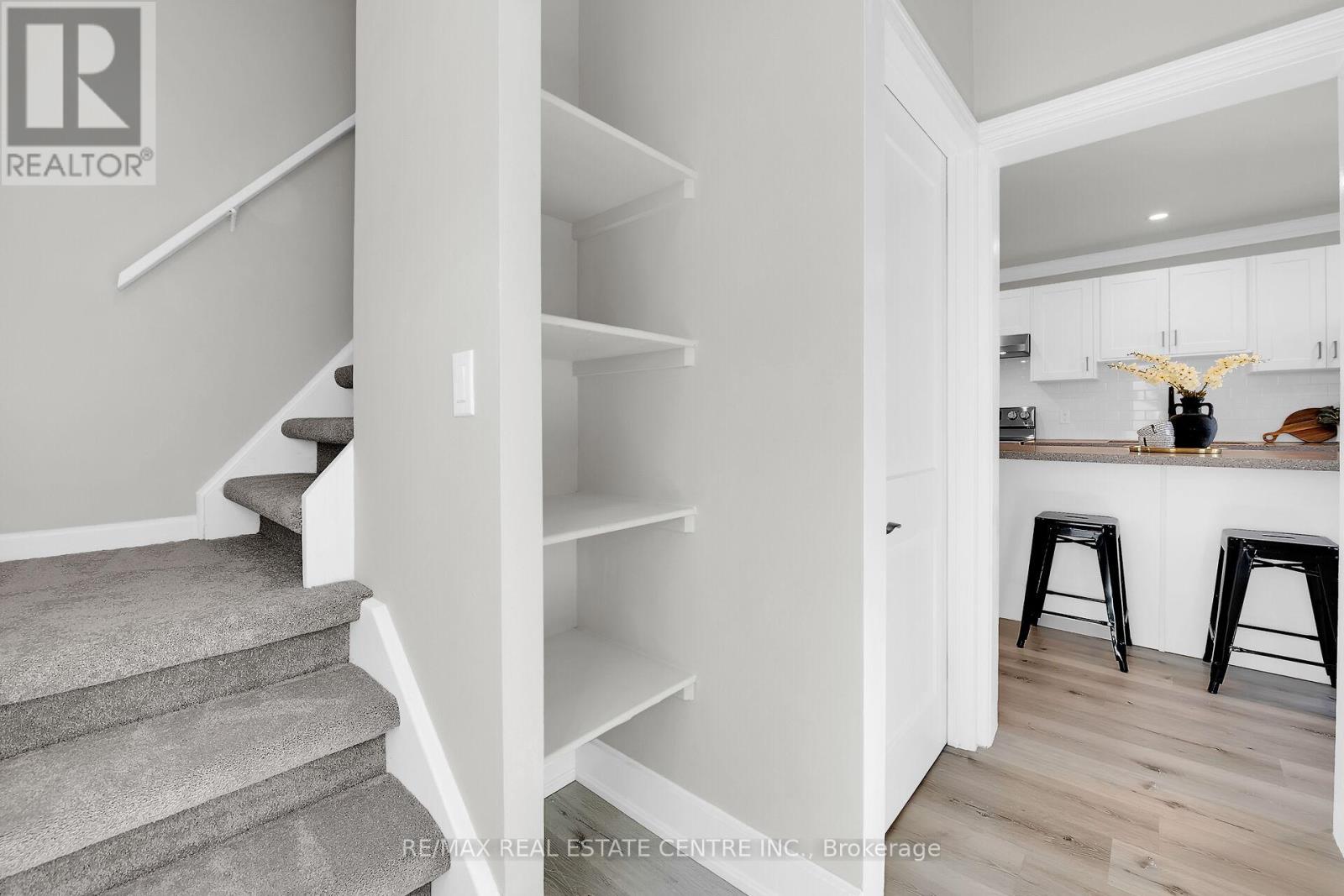 70 Robins Avenue, Hamilton, Ontario  L8H 4N4 - Photo 15 - X12432925