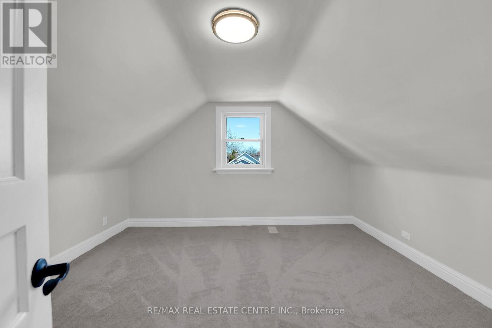 70 Robins Avenue, Hamilton, Ontario  L8H 4N4 - Photo 16 - X12432925