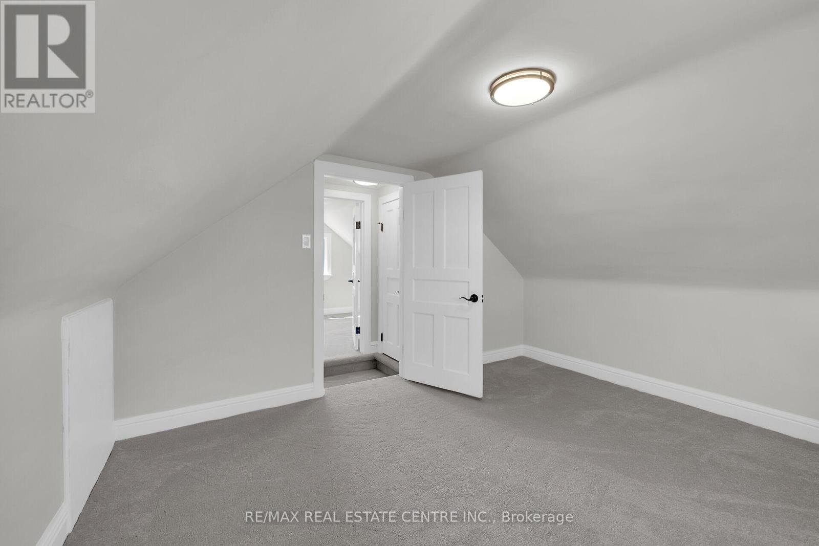 70 Robins Avenue, Hamilton, Ontario  L8H 4N4 - Photo 17 - X12432925