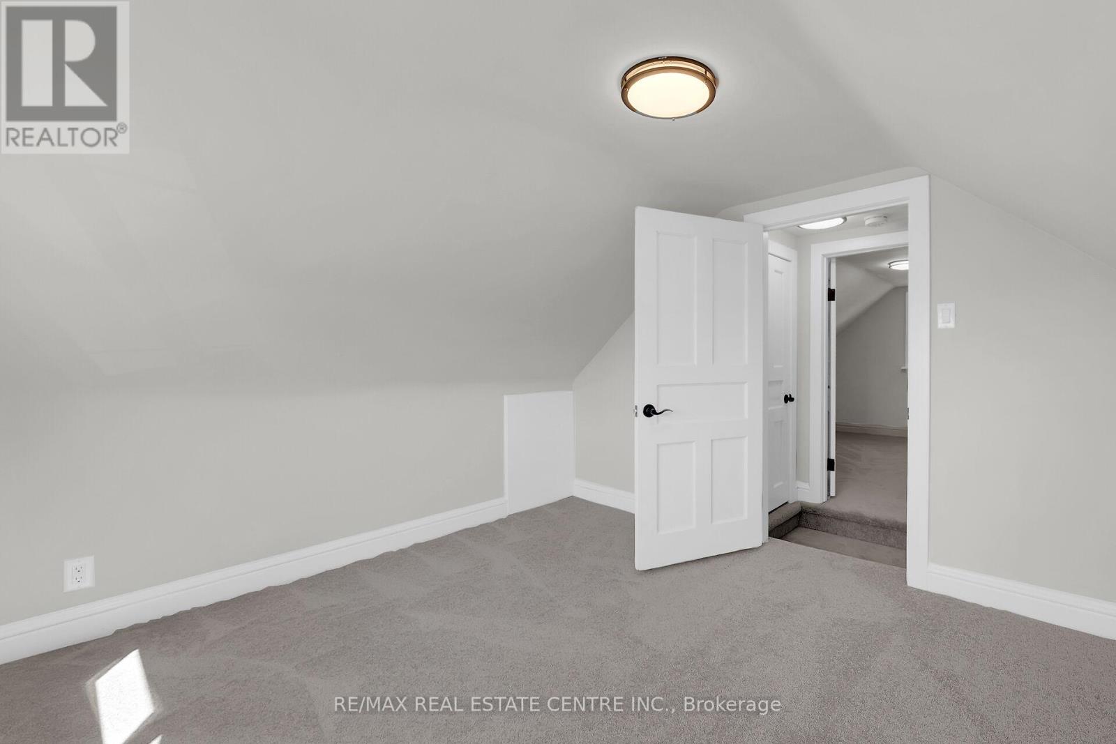 70 Robins Avenue, Hamilton, Ontario  L8H 4N4 - Photo 20 - X12432925