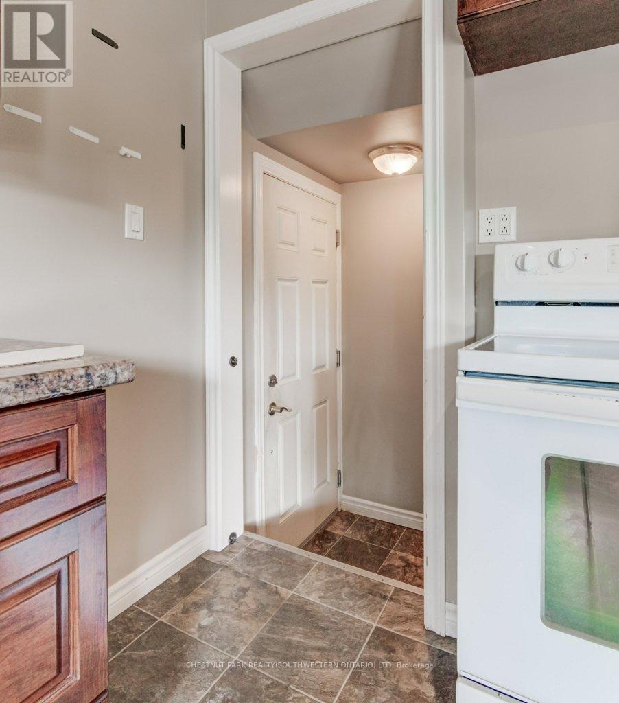35 Vista Crescent, Kitchener, Ontario  N2M 4C8 - Photo 14 - X12432969