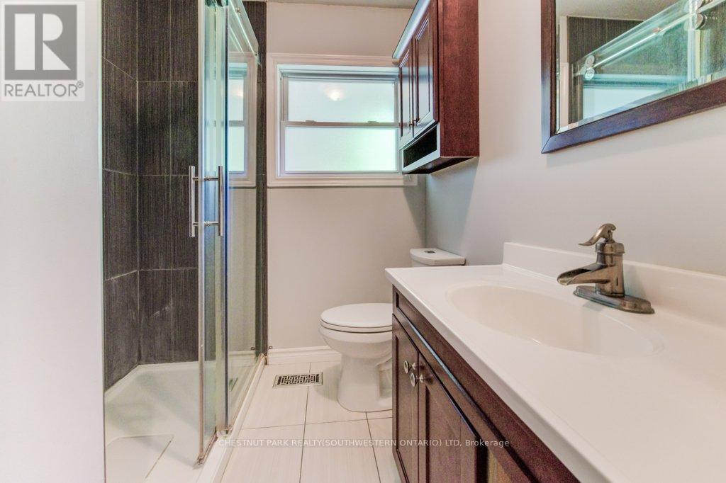 35 Vista Crescent, Kitchener, Ontario  N2M 4C8 - Photo 16 - X12432969