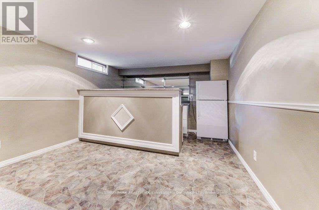 35 Vista Crescent, Kitchener, Ontario  N2M 4C8 - Photo 27 - X12432969