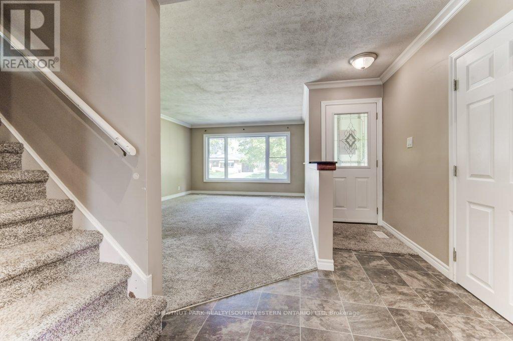 35 Vista Crescent, Kitchener, Ontario  N2M 4C8 - Photo 7 - X12432969
