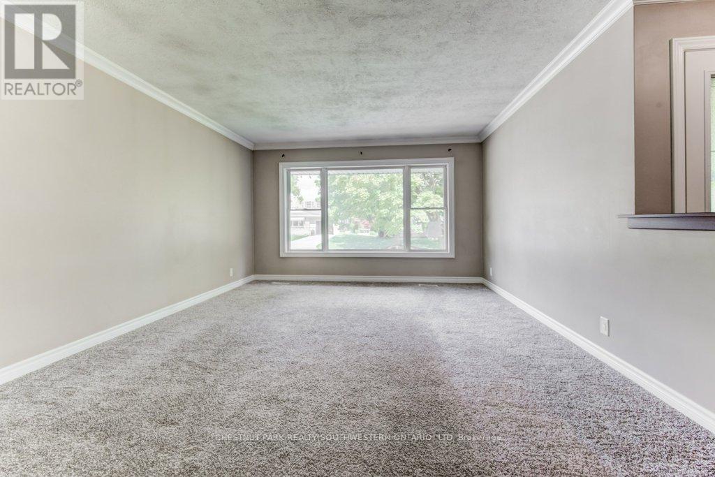 35 Vista Crescent, Kitchener, Ontario  N2M 4C8 - Photo 8 - X12432969