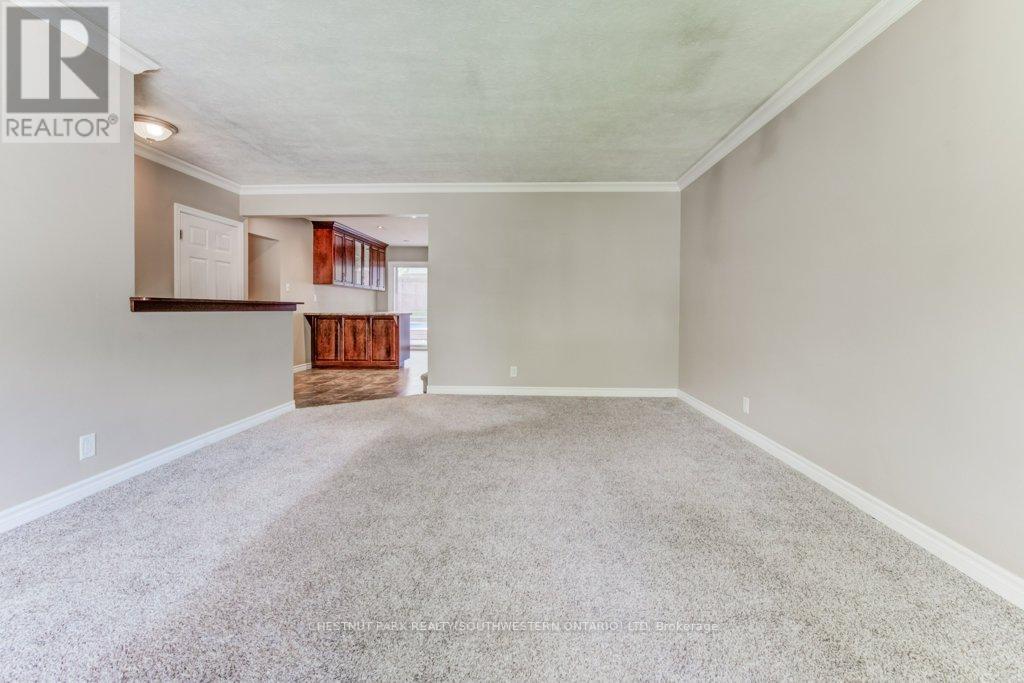 35 Vista Crescent, Kitchener, Ontario  N2M 4C8 - Photo 9 - X12432969