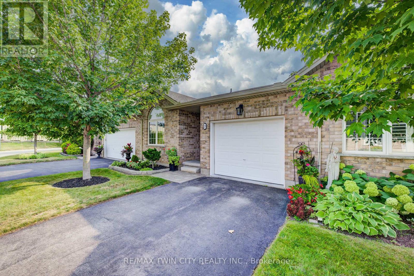 28 - 35 Green Gate Boulevard, Cambridge, Ontario  N1T 0A3 - Photo 1 - X12433002