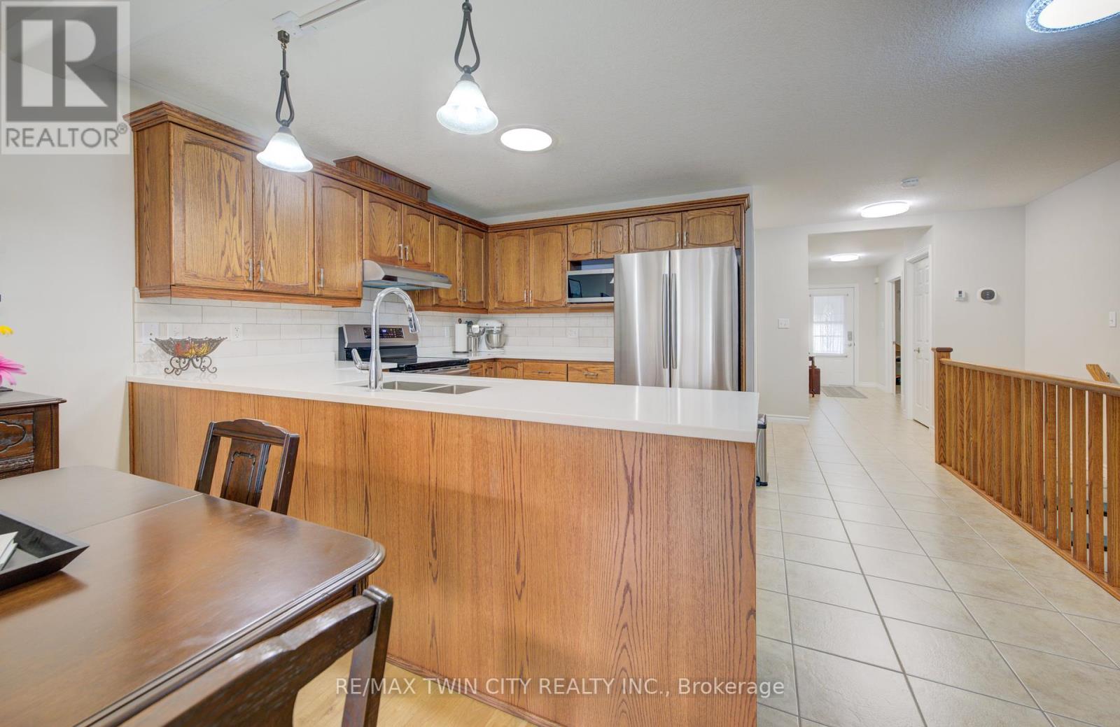 28 - 35 Green Gate Boulevard, Cambridge, Ontario  N1T 0A3 - Photo 13 - X12433002