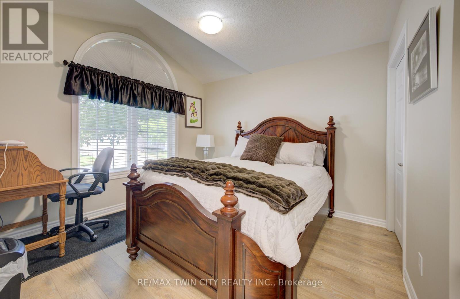28 - 35 Green Gate Boulevard, Cambridge, Ontario  N1T 0A3 - Photo 5 - X12433002