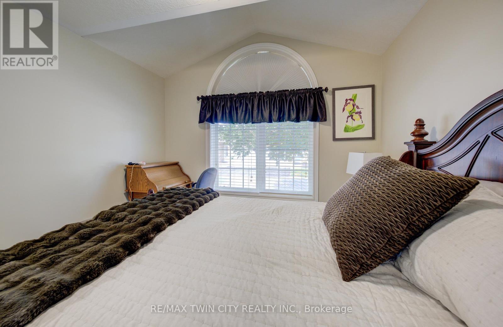 28 - 35 Green Gate Boulevard, Cambridge, Ontario  N1T 0A3 - Photo 6 - X12433002