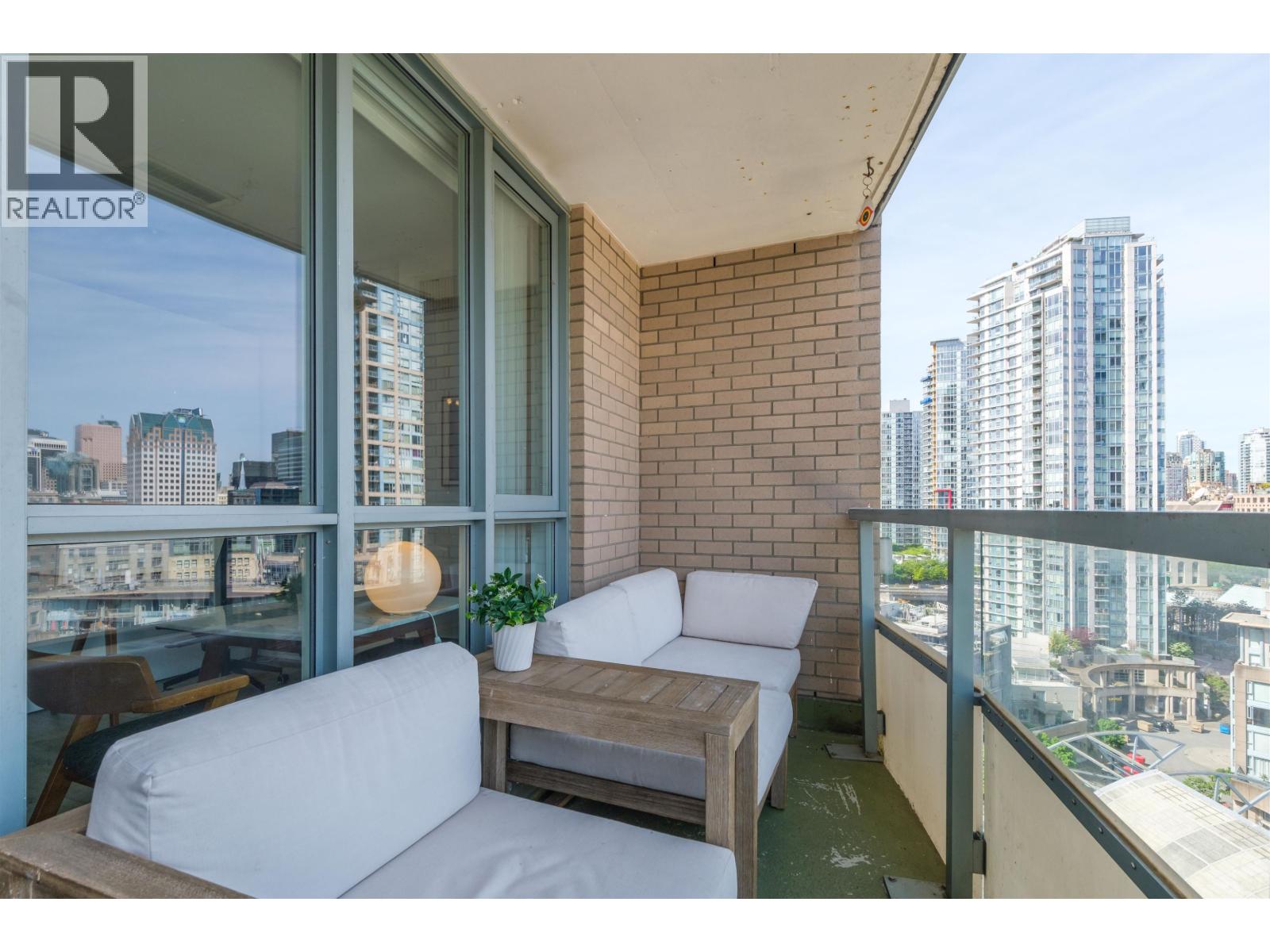 1703 63 Keefer Place, Vancouver, British Columbia  V6B 6N6 - Photo 2 - R3053285