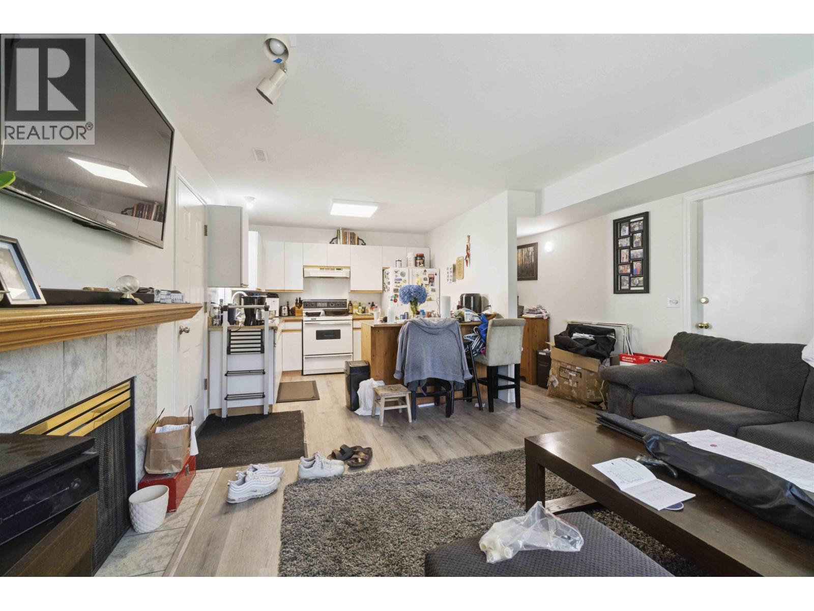 2569 Davies Avenue, Port Coquitlam, British Columbia  V3C 2J8 - Photo 4 - R3053274