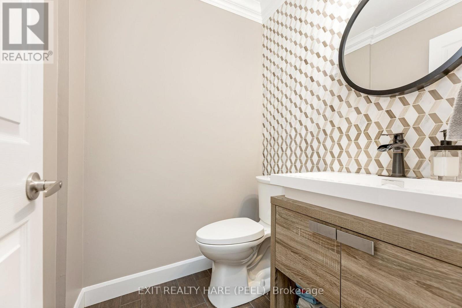 6 Stonegate Drive, Brampton, Ontario  L6Z 3L7 - Photo 21 - W12433011