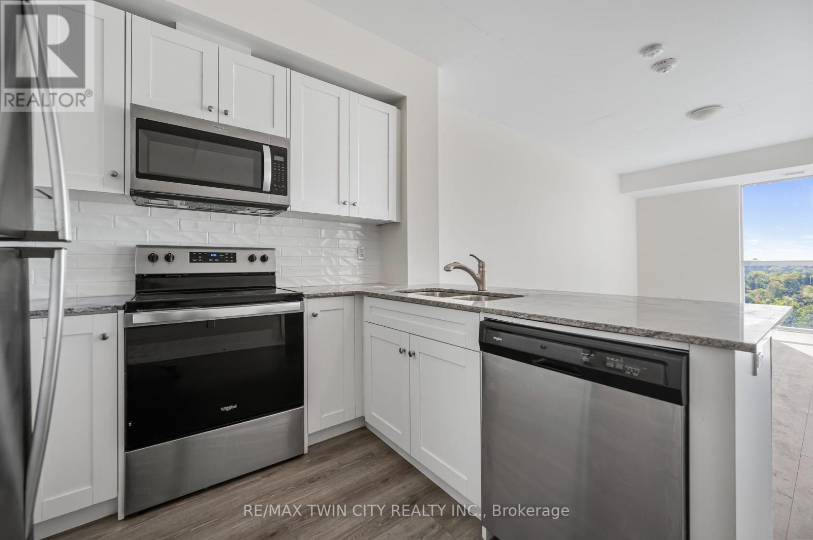 2407 - 60 Charles Street W, Kitchener, Ontario  N2G 0C9 - Photo 14 - X12380845
