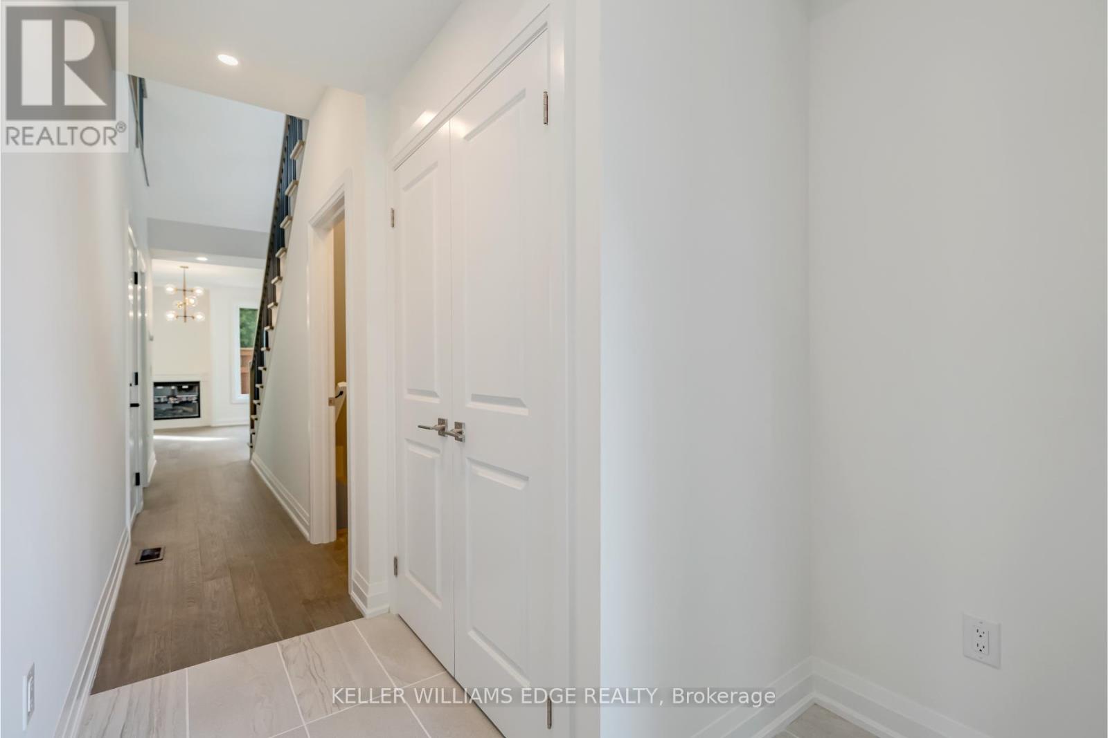 1 - 2154 Walkers Line, Burlington, Ontario  L7M 3R9 - Photo 8 - W12432794