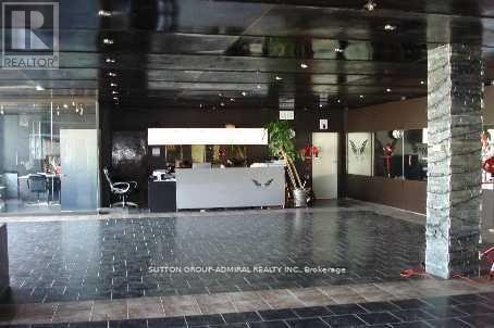 1017 Finch Avenue W, Toronto, Ontario  M3J 2C7 - Photo 2 - W12419306