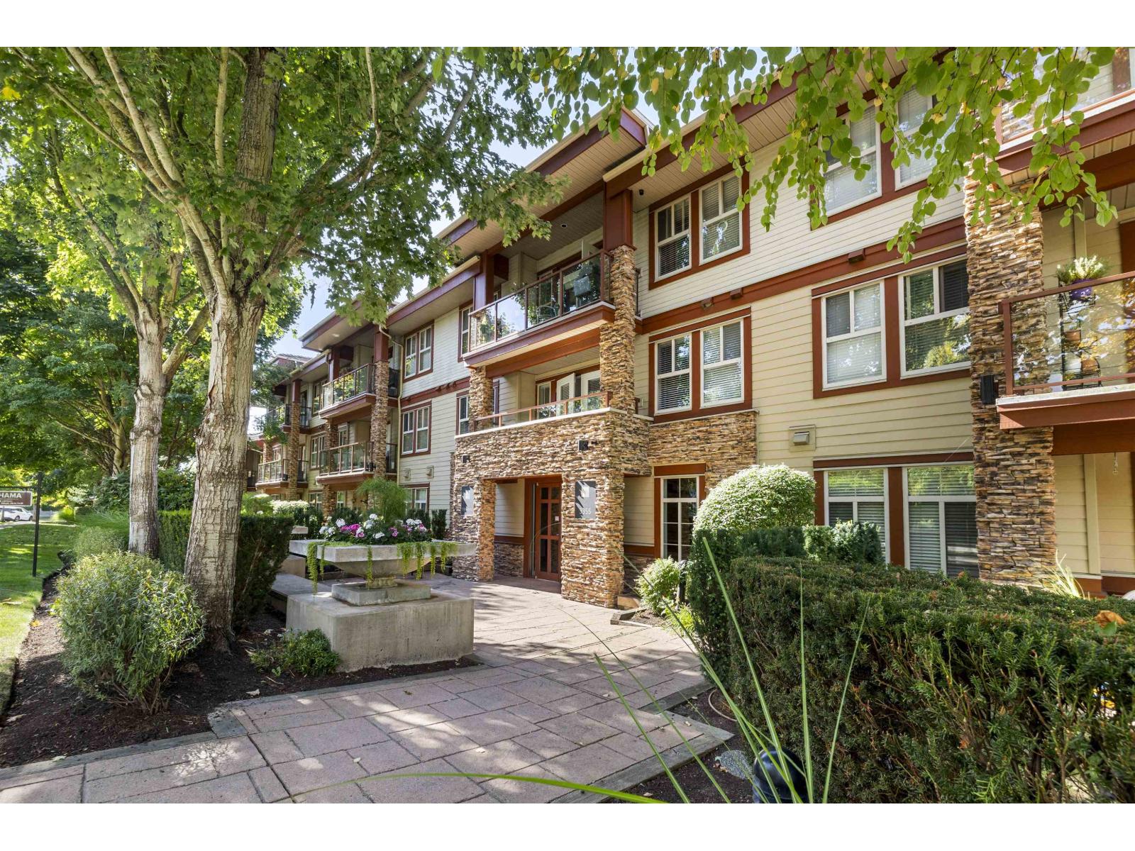 111 3355 ROSEMARY HEIGHTS DRIVE, Surrey, British Columbia