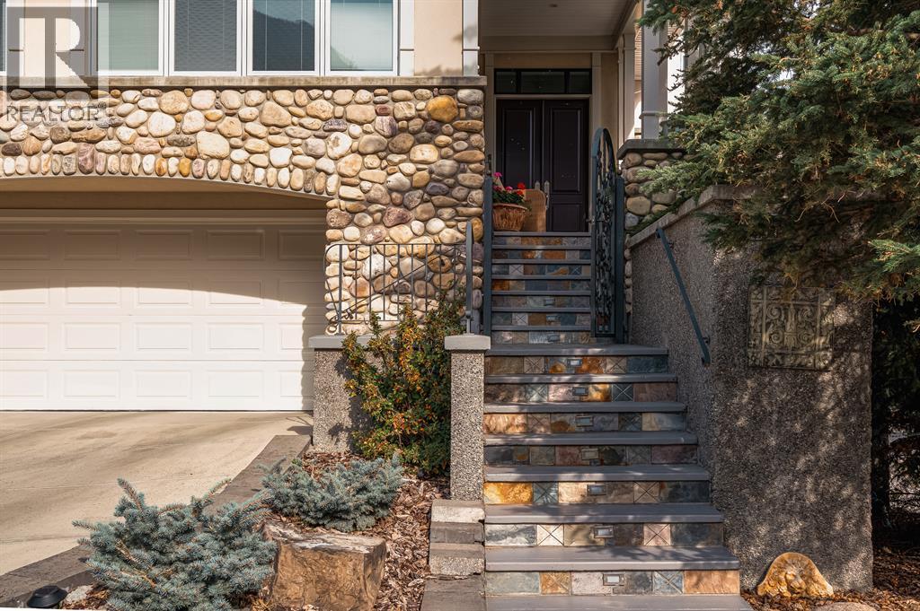 107 Lougheed Circle, Banff, Alberta  T1L 1B9 - Photo 2 - A2218696
