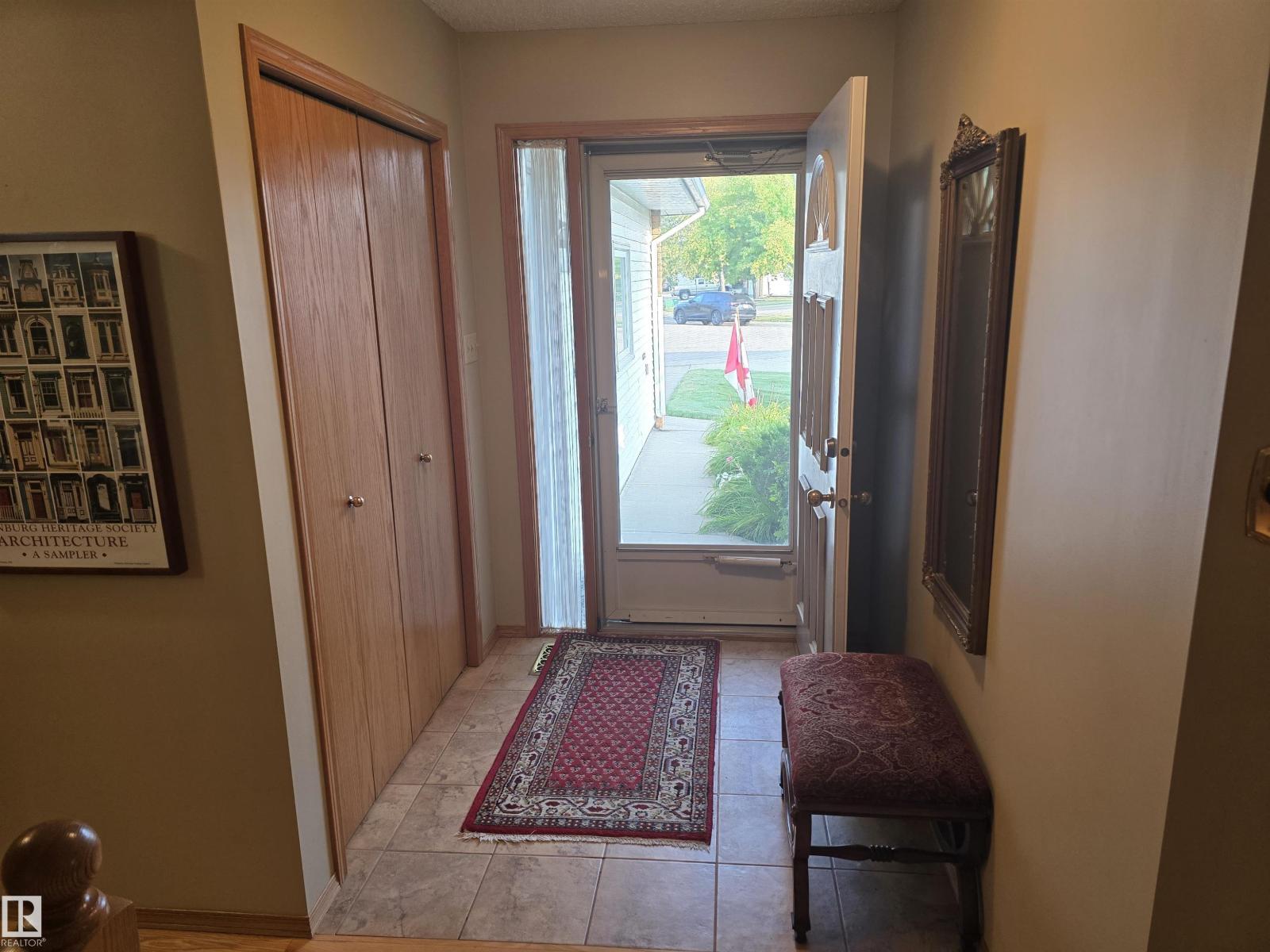 364 Rehwinkel Cl Nw, Edmonton, Alberta  T6R 1Y5 - Photo 3 - E4460000